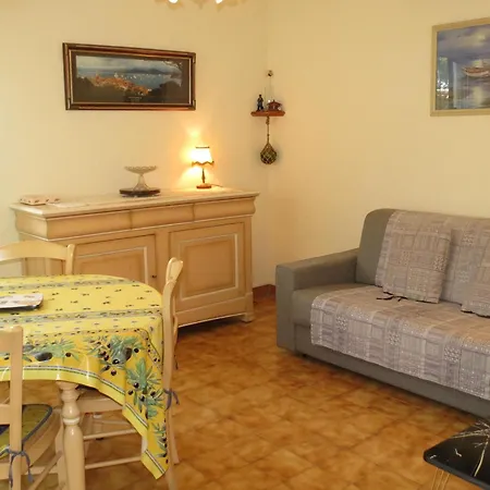 Apartment 2 Pieces Au Calme, Centre-ville Sainte-maxime, Clim, Proche Plage, Parking Prive. - Fr-1-780-50 Sainte-Maxime