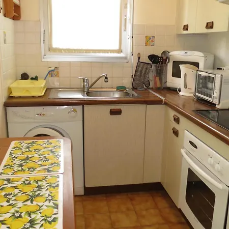 2 Pieces Au Calme, Centre-ville Sainte-maxime, Clim, Proche Plage, Parking Prive. - Fr-1-780-50 Apartment